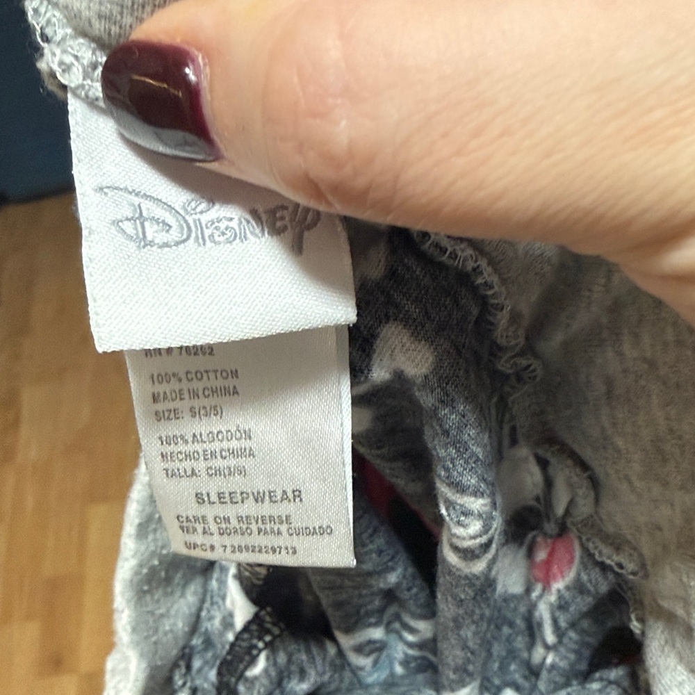 Disney Red and Black Minnie Mouse Pajama Set - Picture 2 of 4
